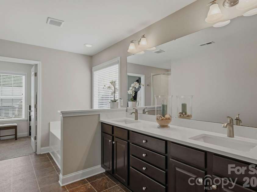 524 Rosemary Lane, Tega Cay, SC 29708.  MLS# CAR4386157, YatesRealty ID 30029. 