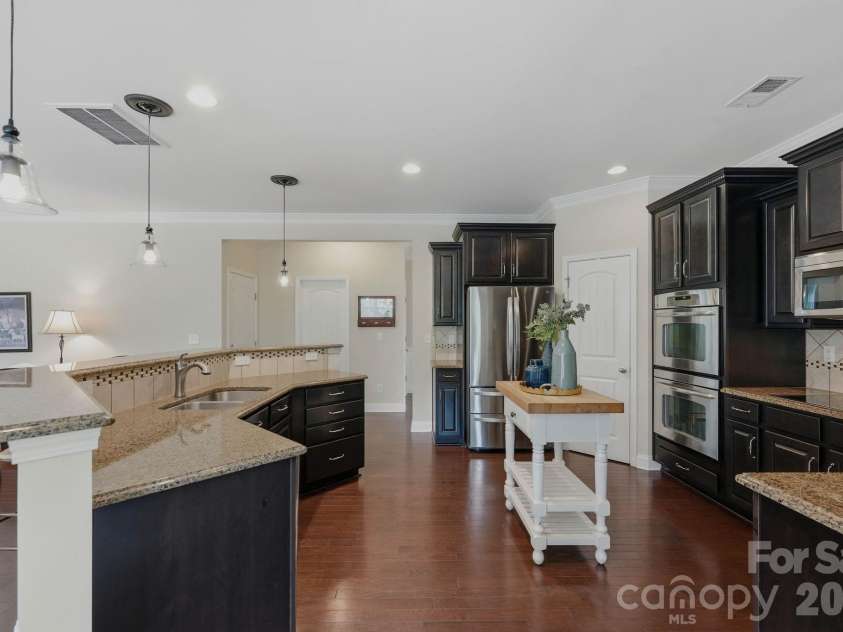 524 Rosemary Lane, Tega Cay, SC 29708.  MLS# CAR4386157, YatesRealty ID 30029. Kitchen