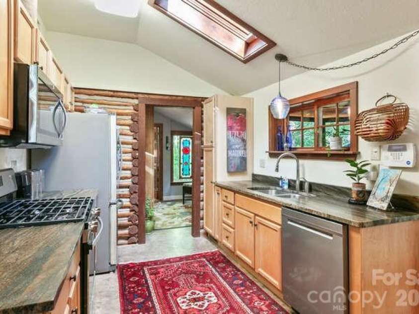 20 Deva Glen Road, Asheville, NC 28804.  MLS# CAR4366787, YatesRealty ID 30030. 