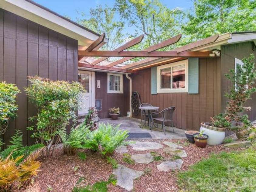 20 Deva Glen Road, Asheville, NC 28804.  MLS# CAR4366787, YatesRealty ID 30030. 