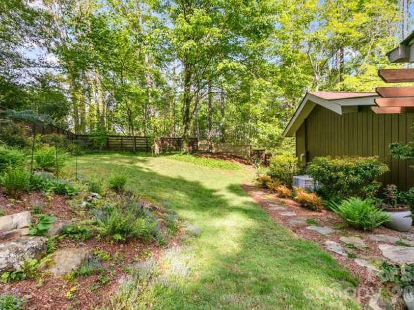 20 Deva Glen Road, Asheville, NC 28804.  MLS# CAR4366787, YatesRealty ID 30030. 