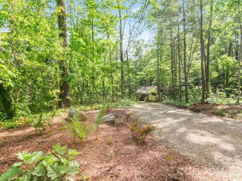 20 Deva Glen Road, Asheville, NC 28804.  MLS# CAR4366787, YatesRealty ID 30030. 