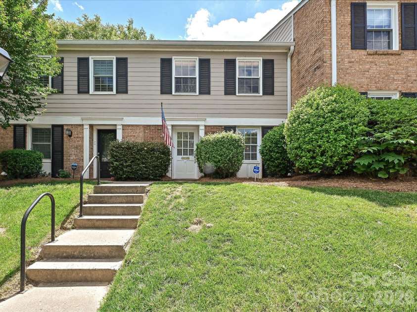 4611 Hedgemore Drive, Charlotte, NC 28209.  MLS# CAR4335410, YatesRealty ID 30034. 4611 Hedgemore Dr Unit J