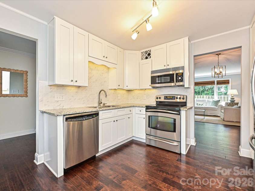 4611 Hedgemore Drive, Charlotte, NC 28209.  MLS# CAR4335410, YatesRealty ID 30034. Kitchen