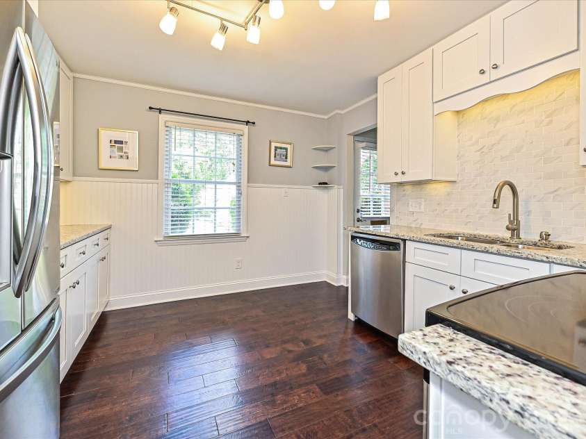 4611 Hedgemore Drive, Charlotte, NC 28209.  MLS# CAR4335410, YatesRealty ID 30034. Kitchen