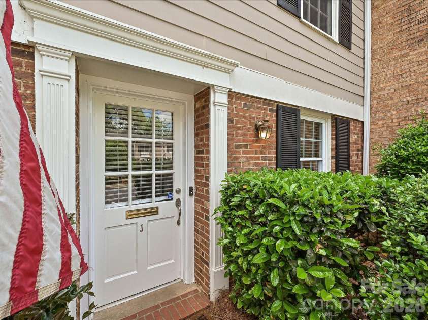 4611 Hedgemore Drive, Charlotte, NC 28209.  MLS# CAR4335410, YatesRealty ID 30034. Welcome!