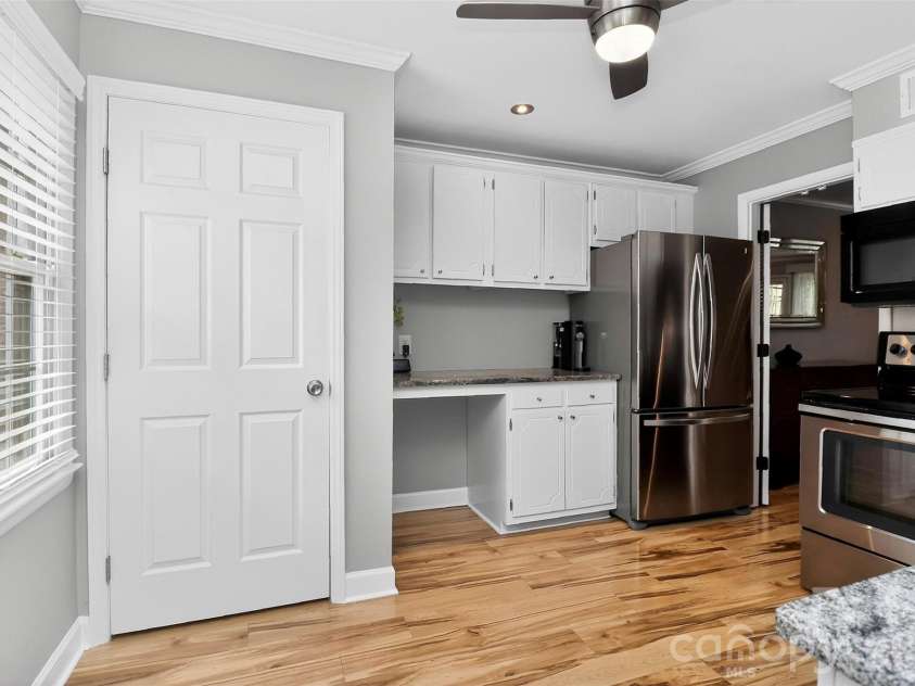 4611 Hedgemore Drive, Charlotte, NC 28209.  MLS# CAR4386430, YatesRealty ID 30034. 