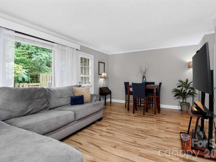 4611 Hedgemore Drive, Charlotte, NC 28209.  MLS# CAR4386430, YatesRealty ID 30034. 