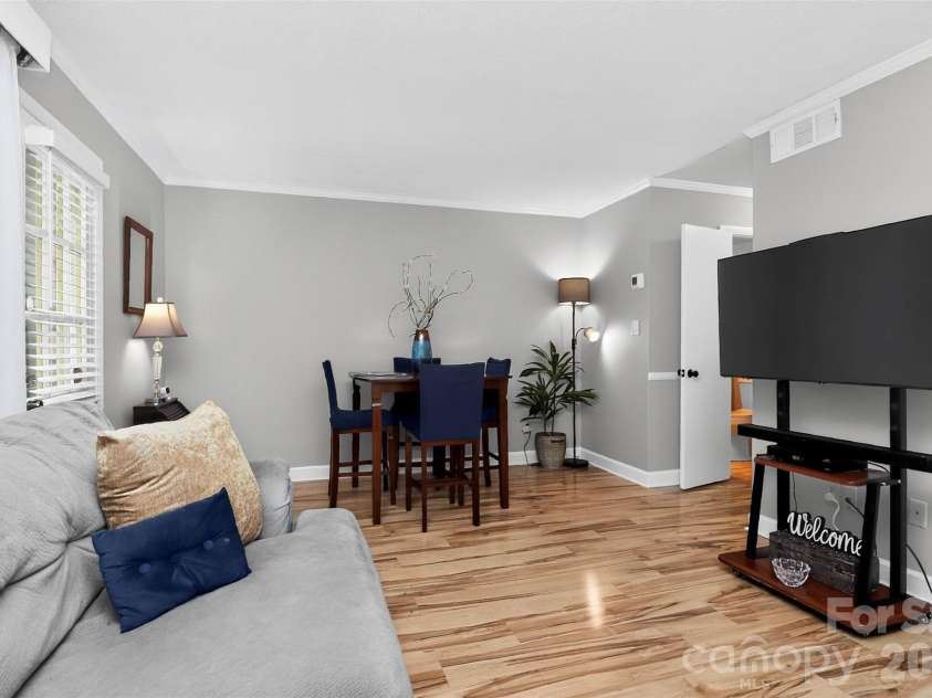 4611 Hedgemore Drive, Charlotte, NC 28209.  MLS# CAR4386430, YatesRealty ID 30034. 