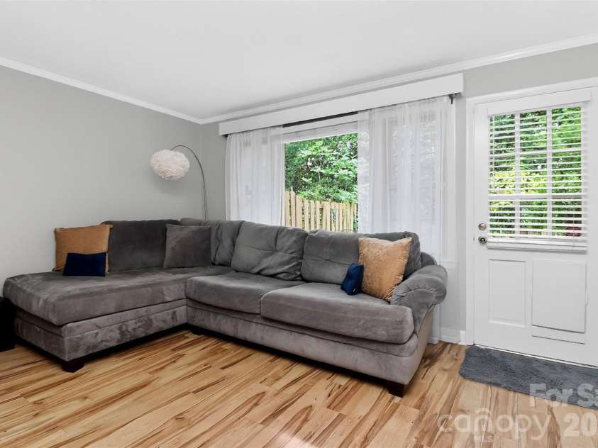 4611 Hedgemore Drive, Charlotte, NC 28209.  MLS# CAR4386430, YatesRealty ID 30034. 