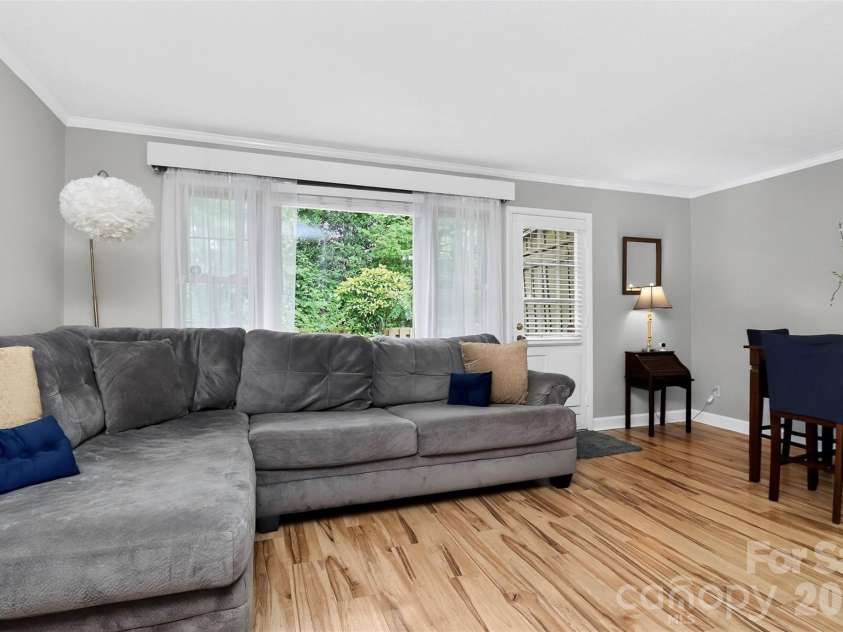 4611 Hedgemore Drive, Charlotte, NC 28209.  MLS# CAR4386430, YatesRealty ID 30034. 