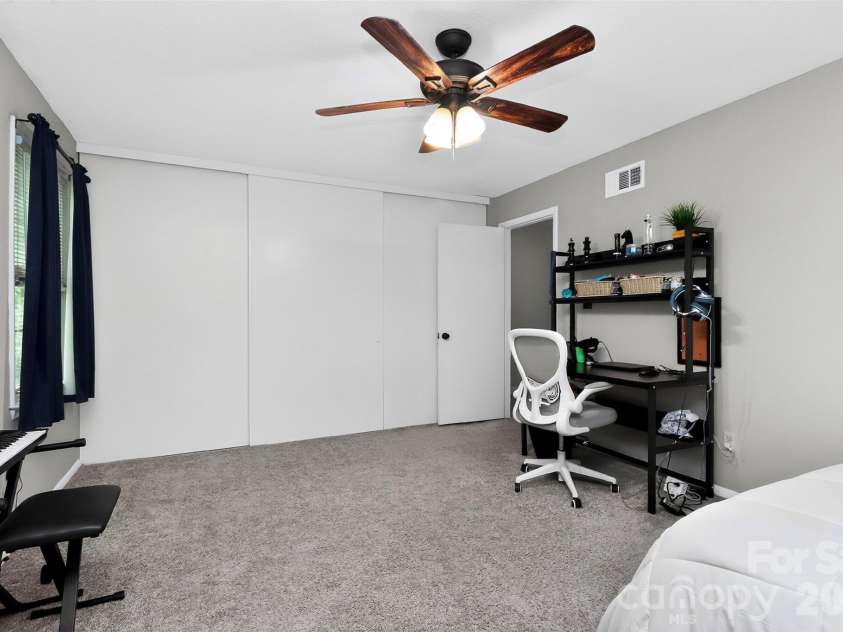 4611 Hedgemore Drive, Charlotte, NC 28209.  MLS# CAR4386430, YatesRealty ID 30034. 