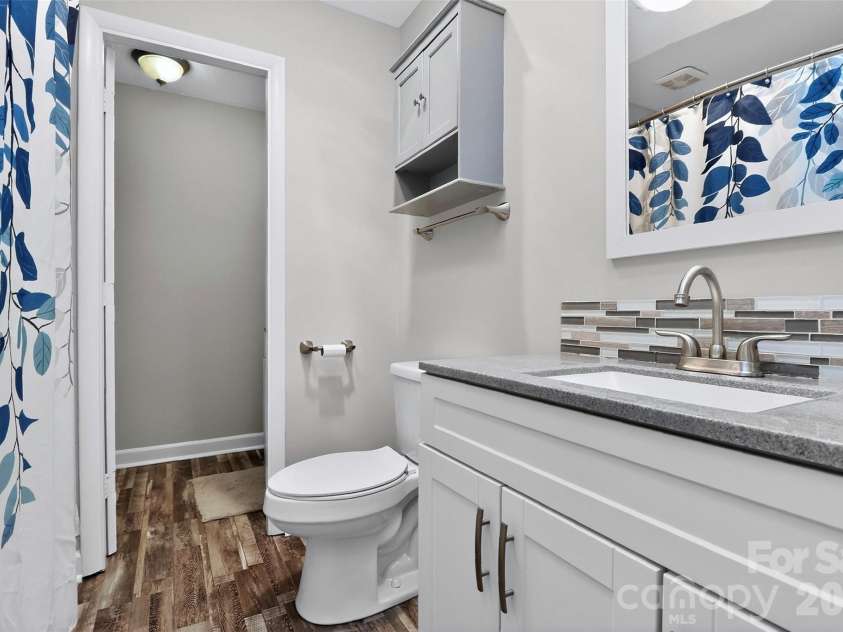 4611 Hedgemore Drive, Charlotte, NC 28209.  MLS# CAR4386430, YatesRealty ID 30034. 