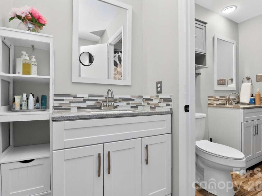 4611 Hedgemore Drive, Charlotte, NC 28209.  MLS# CAR4386430, YatesRealty ID 30034. 