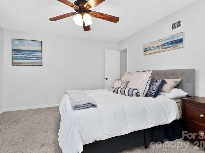 4611 Hedgemore Drive, Charlotte, NC 28209.  MLS# CAR4386430, YatesRealty ID 30034. 