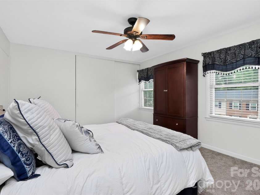 4611 Hedgemore Drive, Charlotte, NC 28209.  MLS# CAR4386430, YatesRealty ID 30034. 