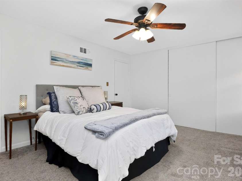 4611 Hedgemore Drive, Charlotte, NC 28209.  MLS# CAR4386430, YatesRealty ID 30034. 