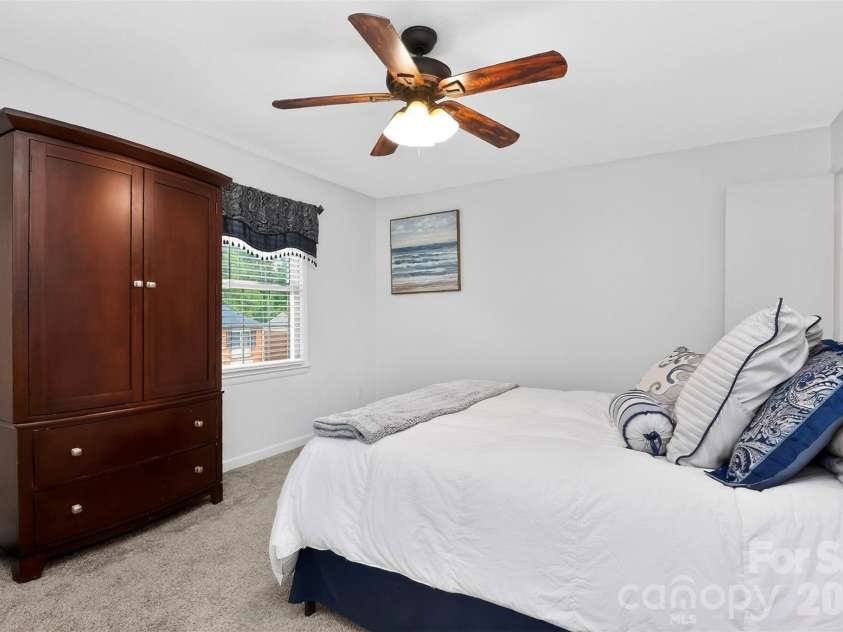 4611 Hedgemore Drive, Charlotte, NC 28209.  MLS# CAR4386430, YatesRealty ID 30034. 