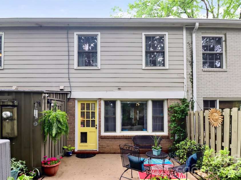4611 Hedgemore Drive, Charlotte, NC 28209.  MLS# CAR4386430, YatesRealty ID 30034. 