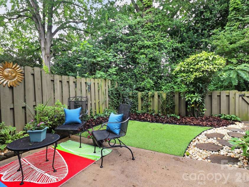 4611 Hedgemore Drive, Charlotte, NC 28209.  MLS# CAR4386430, YatesRealty ID 30034. 
