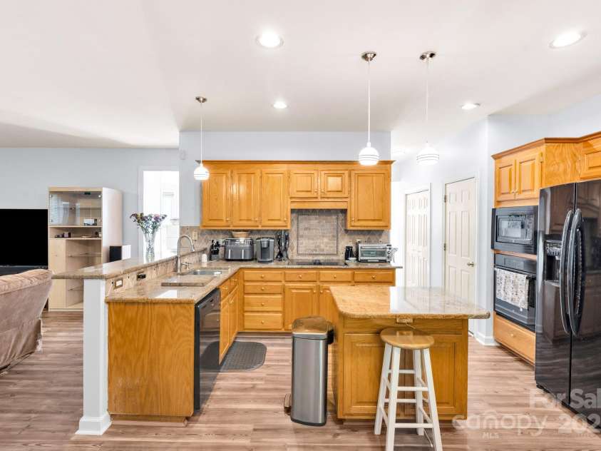 5238 Downing Creek Drive, Charlotte, NC 28269.  MLS# CAR4272595, YatesRealty ID 30035. 