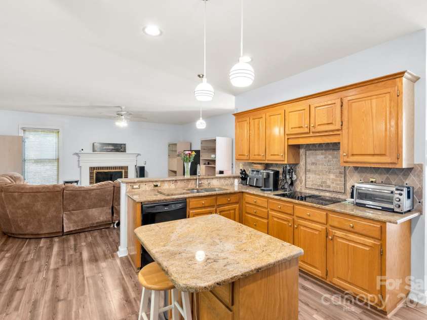 5238 Downing Creek Drive, Charlotte, NC 28269.  MLS# CAR4272595, YatesRealty ID 30035. 
