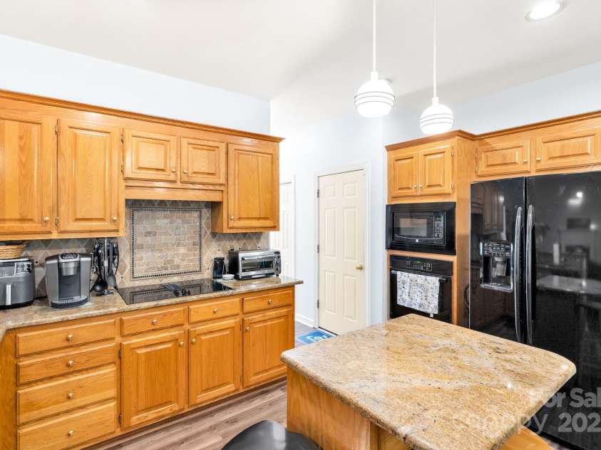 5238 Downing Creek Drive, Charlotte, NC 28269.  MLS# CAR4272595, YatesRealty ID 30035. 
