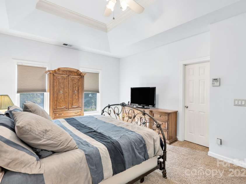 5238 Downing Creek Drive, Charlotte, NC 28269.  MLS# CAR4272595, YatesRealty ID 30035. 