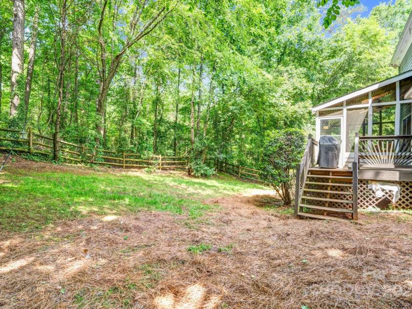 5238 Downing Creek Drive, Charlotte, NC 28269.  MLS# CAR4272595, YatesRealty ID 30035. 