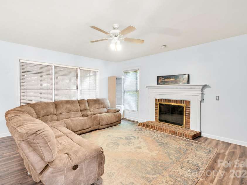 5238 Downing Creek Drive, Charlotte, NC 28269.  MLS# CAR4272595, YatesRealty ID 30035. 