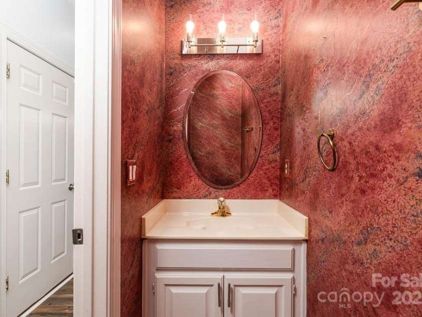 5238 Downing Creek Drive, Charlotte, NC 28269.  MLS# CAR4313074, YatesRealty ID 30035. 