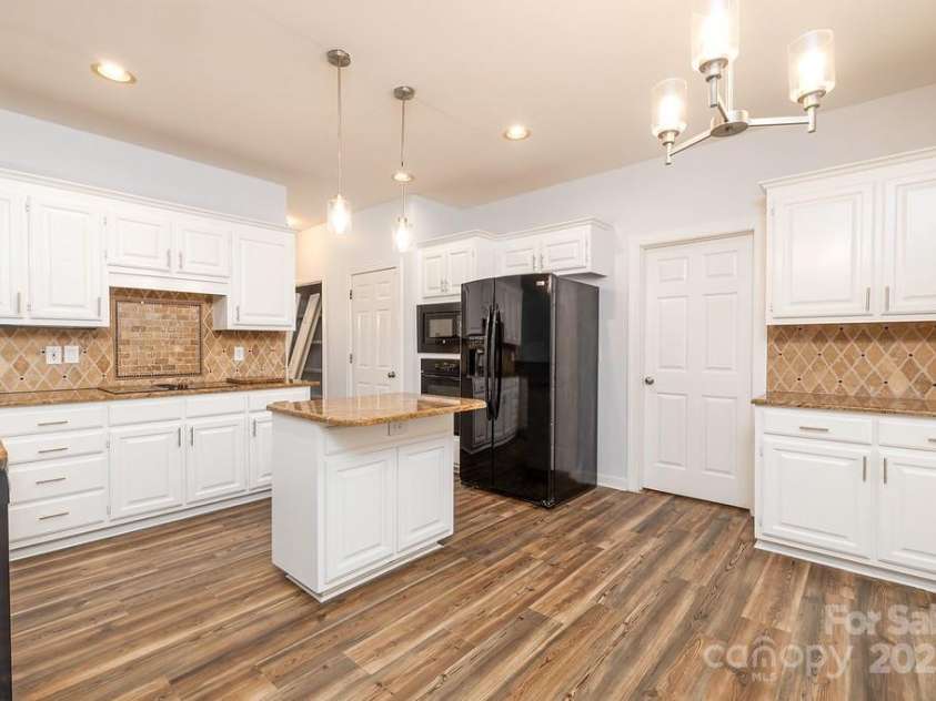 5238 Downing Creek Drive, Charlotte, NC 28269.  MLS# CAR4313074, YatesRealty ID 30035. 