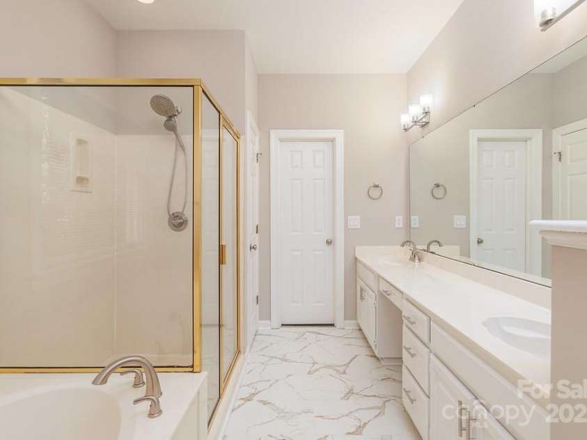 5238 Downing Creek Drive, Charlotte, NC 28269.  MLS# CAR4313074, YatesRealty ID 30035. 