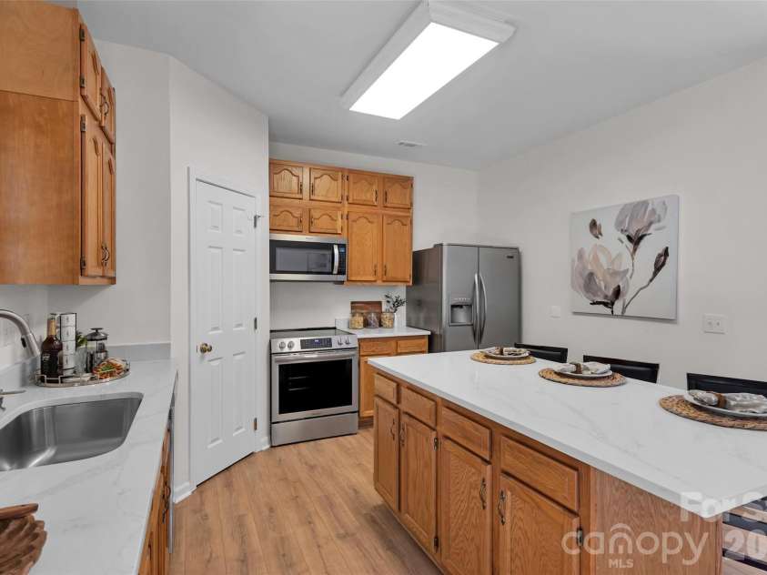 9132 Royal Highlands Court, Charlotte, NC 28277.  MLS# CAR4420335, YatesRealty ID 30035. 