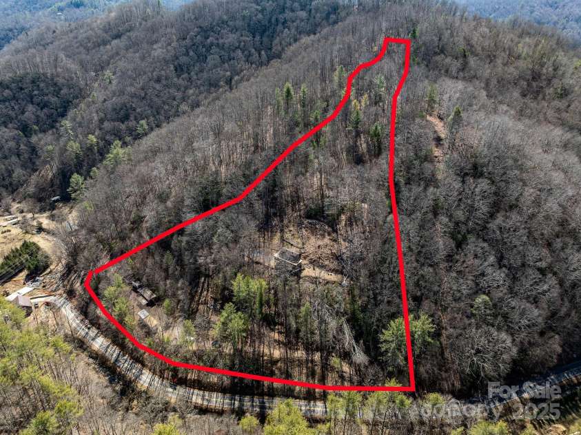 177 Bradford Road, Burnsville, NC 28714.  MLS# CAR4233319, YatesRealty ID 30036. 11.4 acres of mountain majesty