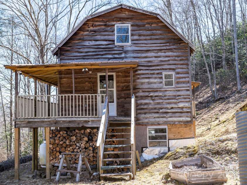 177 Bradford Road, Burnsville, NC 28714.  MLS# CAR4233319, YatesRealty ID 30036. 
