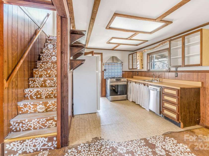 177 Bradford Road, Burnsville, NC 28714.  MLS# CAR4233319, YatesRealty ID 30036. 