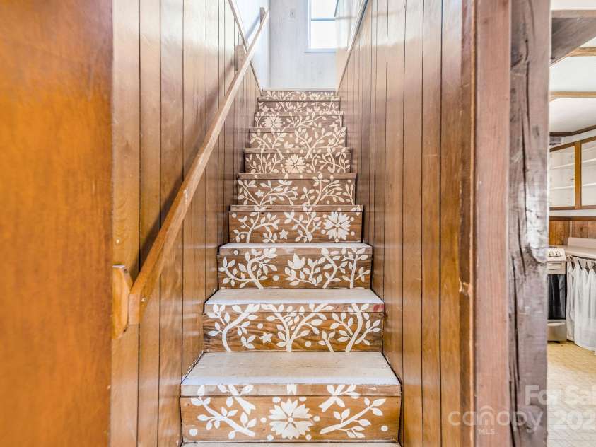 177 Bradford Road, Burnsville, NC 28714.  MLS# CAR4233319, YatesRealty ID 30036. 