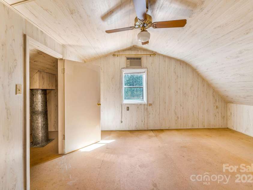 177 Bradford Road, Burnsville, NC 28714.  MLS# CAR4233319, YatesRealty ID 30036. 