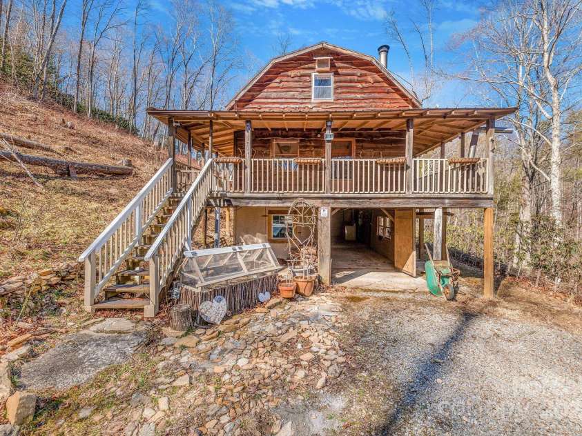 177 Bradford Road, Burnsville, NC 28714.  MLS# CAR4233319, YatesRealty ID 30036. Welcome to 177 Bradley rd