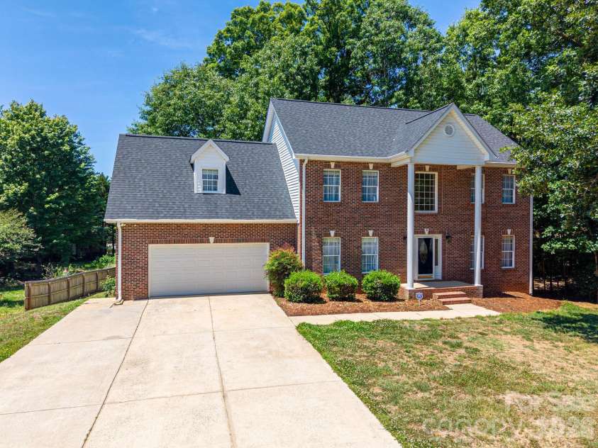 1535 20th Avenue Place, Hickory, NC 28601.  MLS# CAR4381729, YatesRealty ID 30037. 