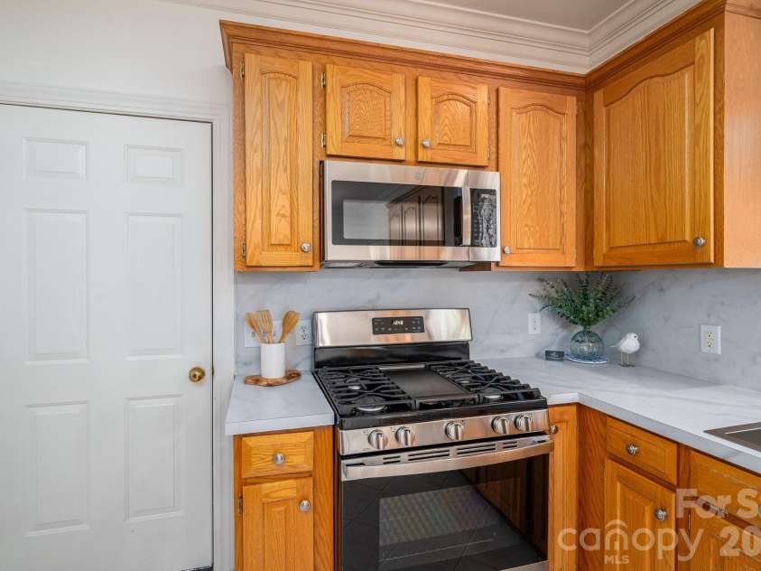 1535 20th Avenue Place, Hickory, NC 28601.  MLS# CAR4381729, YatesRealty ID 30037. 