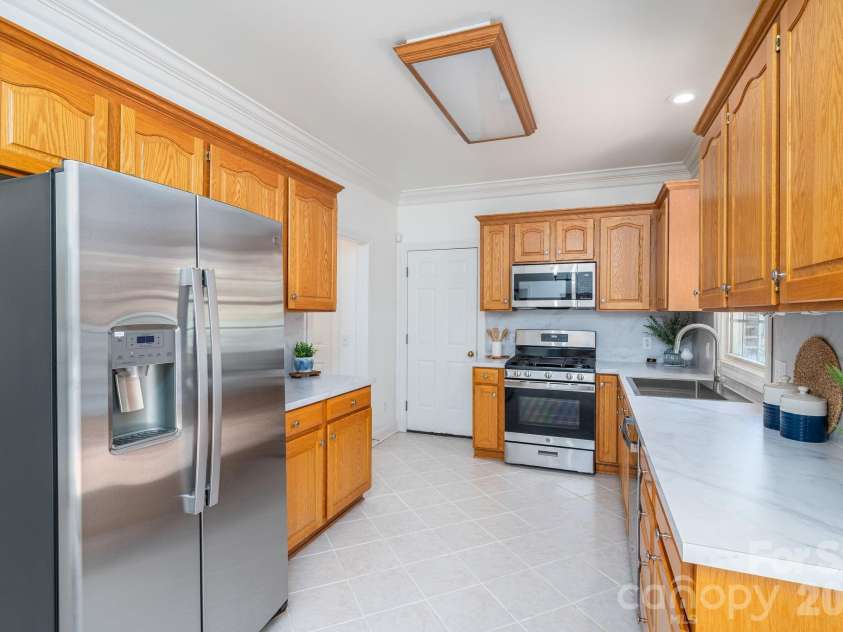 1535 20th Avenue Place, Hickory, NC 28601.  MLS# CAR4381729, YatesRealty ID 30037. 