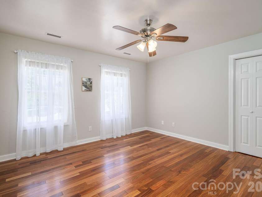 1535 20th Avenue Place, Hickory, NC 28601.  MLS# CAR4381729, YatesRealty ID 30037. 