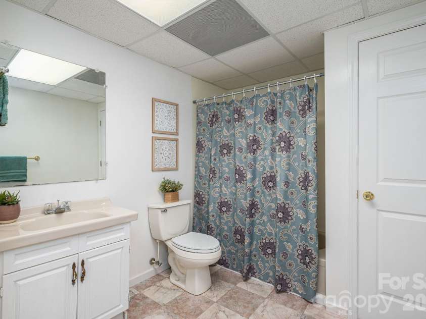 1535 20th Avenue Place, Hickory, NC 28601.  MLS# CAR4381729, YatesRealty ID 30037. 