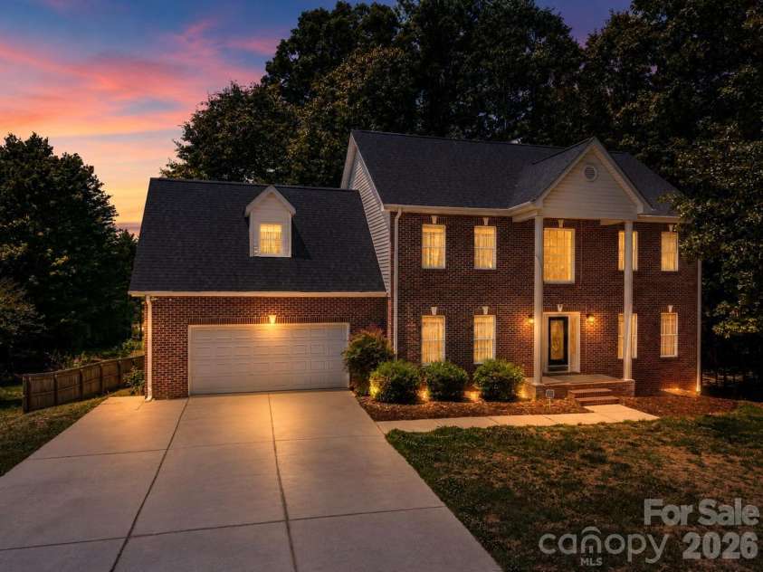 1535 20th Avenue Place, Hickory, NC 28601.  MLS# CAR4381729, YatesRealty ID 30037. 
