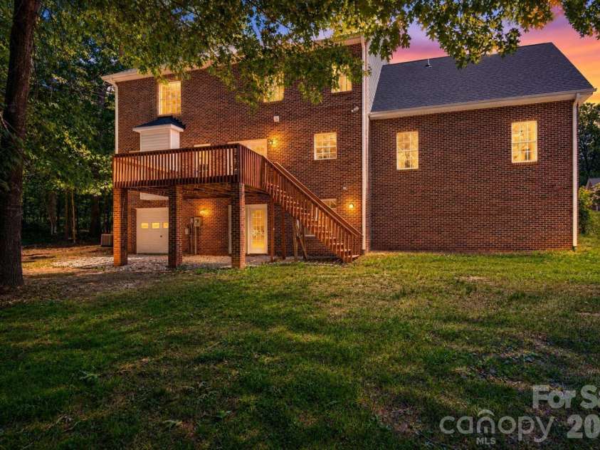 1535 20th Avenue Place, Hickory, NC 28601.  MLS# CAR4381729, YatesRealty ID 30037. 