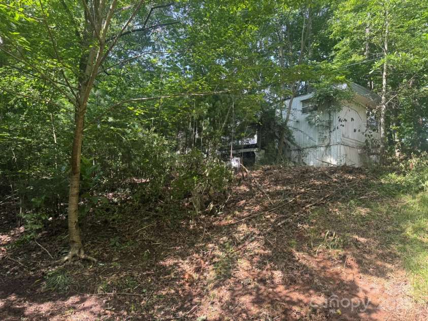 1290 Gardiol Avenue, Valdese, NC 28690.  MLS# CAR4274503, YatesRealty ID 30038. Another singlewide 1290 Gardiol