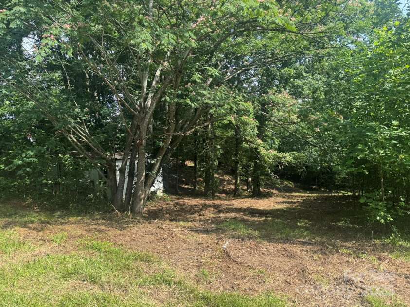 1290 Gardiol Avenue, Valdese, NC 28690.  MLS# CAR4274503, YatesRealty ID 30038. Another singlewide