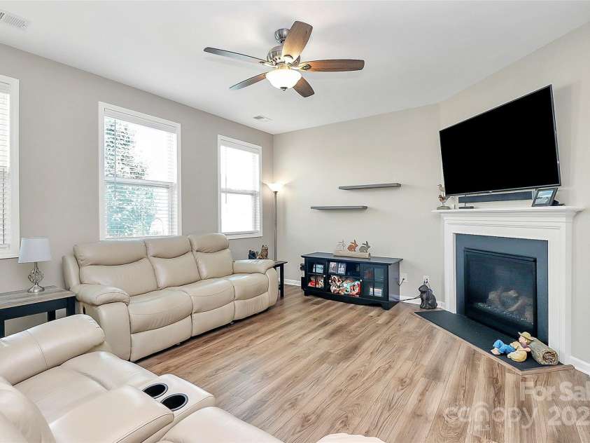 15029 Cordelia Drive, Charlotte, NC 28278.  MLS# CAR4286169, YatesRealty ID 30039. 